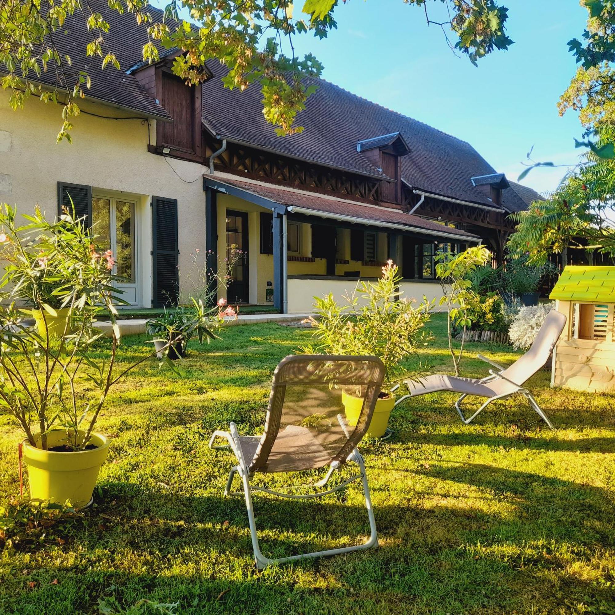 Gite Les Vignes Du Chateau - 4 Personnes Gehee Exterior photo